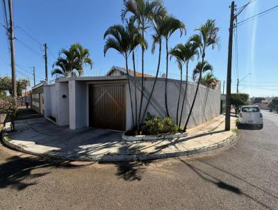 Casa para Venda, em Araraquara, bairro Jardim Gard�nias, 3 dormit�rios, 3 banheiros, 1 su�te, 4 vagas