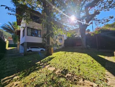 Casa para Venda, em Teres�polis, bairro Iucas, 4 dormit�rios, 5 banheiros, 2 vagas