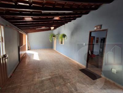 Casa para Venda, em Uberl�ndia, bairro Jardim Patr�cia, 3 dormit�rios, 1 banheiro, 1 su�te, 2 vagas