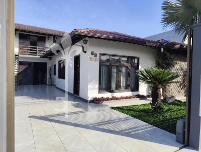Casa para Venda, em Joinville, bairro Floresta, 2 dormit�rios, 3 banheiros, 3 vagas
