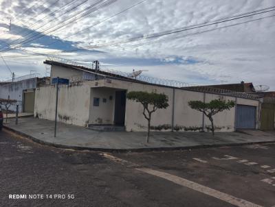 Casa para Venda, em Araguari, bairro SANTA HELENA, 3 dormit�rios, 1 banheiro, 2 vagas