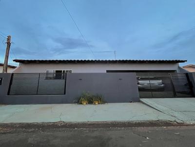 Casa para Venda, em Martin�polis, bairro Conjunto Habitacional Pedro e Zulmira Bergamini, 2 dormit�rios, 1 banheiro, 2 vagas