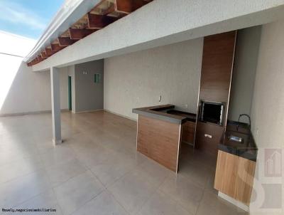 Casa para Venda, em Uberl�ndia, bairro Alto Umuarama, 3 dormit�rios, 2 banheiros, 3 su�tes, 3 vagas