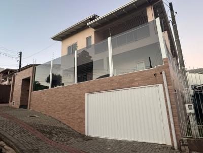 Casa para Venda, em Chapec�, bairro Presidente M�dici, 5 dormit�rios, 5 banheiros, 2 su�tes, 3 vagas