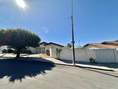 Casa para Loca��o, em Lins, bairro Parque Xing�, 3 dormit�rios, 4 banheiros, 1 su�te, 6 vagas