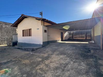 Casa para Loca��o, em Bom Despacho, bairro CENTRO, 1 dormit�rio, 1 banheiro, 2 vagas