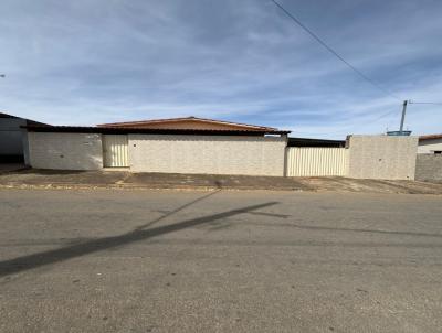 Casa para Venda, em Bom Despacho, bairro SANTA MARTA, 2 dormit�rios, 1 banheiro, 4 vagas