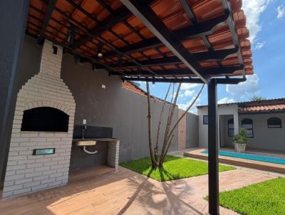 Casa para Venda, em Uberl�ndia, bairro Maravilha, 4 dormit�rios, 1 banheiro, 3 su�tes, 5 vagas