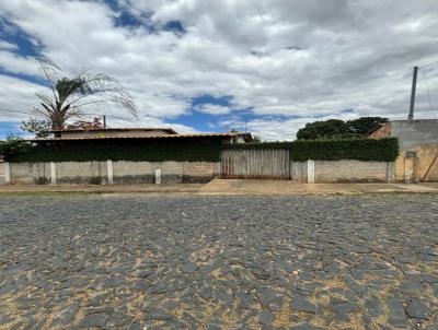 Casa para Venda, em Bom Despacho, bairro SANTA MARTA, 3 dormit�rios, 2 banheiros, 4 vagas