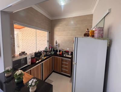 Casa para Venda, em Pindamonhangaba, bairro Loteamento Residencial e Comercial Flamboyant, 3 dormit�rios, 3 banheiros, 1 su�te, 2 vagas