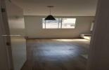 Sala com piso de laminado novo