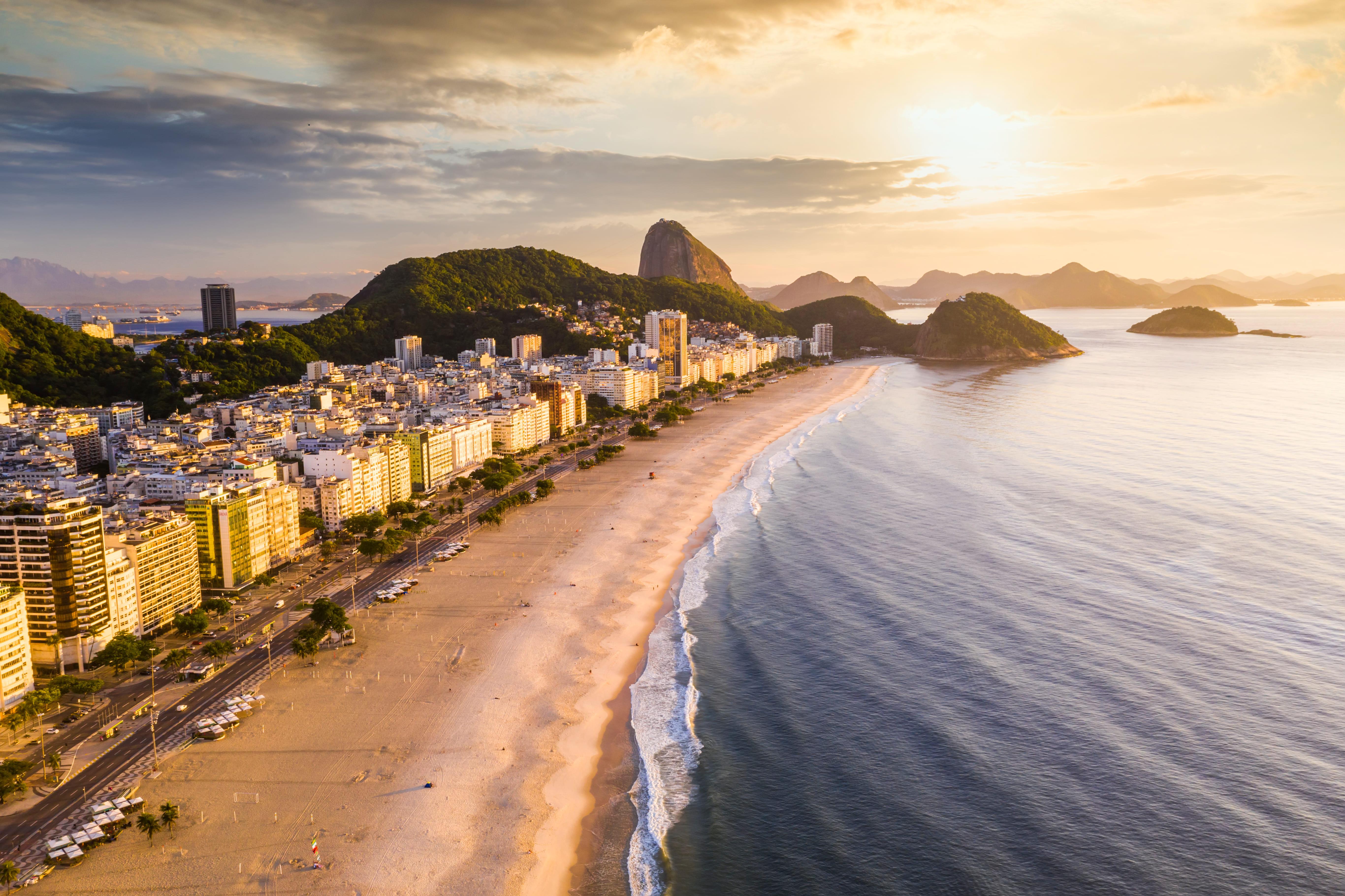 Especialistas e admiradores de imveis na orla do Rio